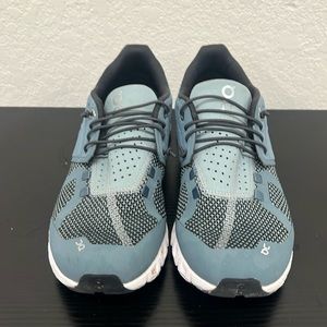Woman’s OnCloud shoes